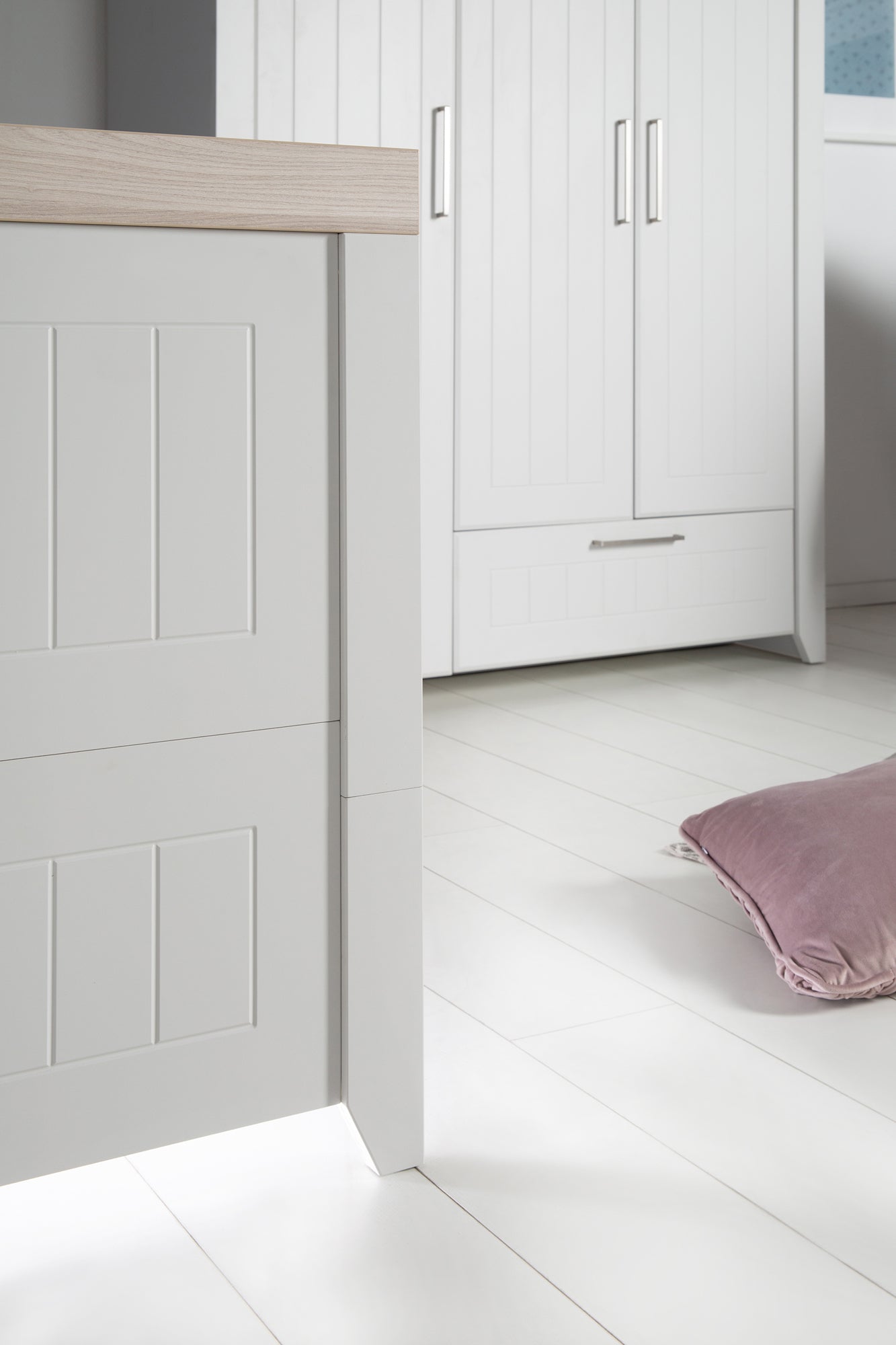 set-di-mobili-per-bambini-helene-inclusa-culla-culla-70-x-140-cm-ampio-como-avvolgente-grigio-chiaro-luna-elm-us-4763760689291_5.jpg